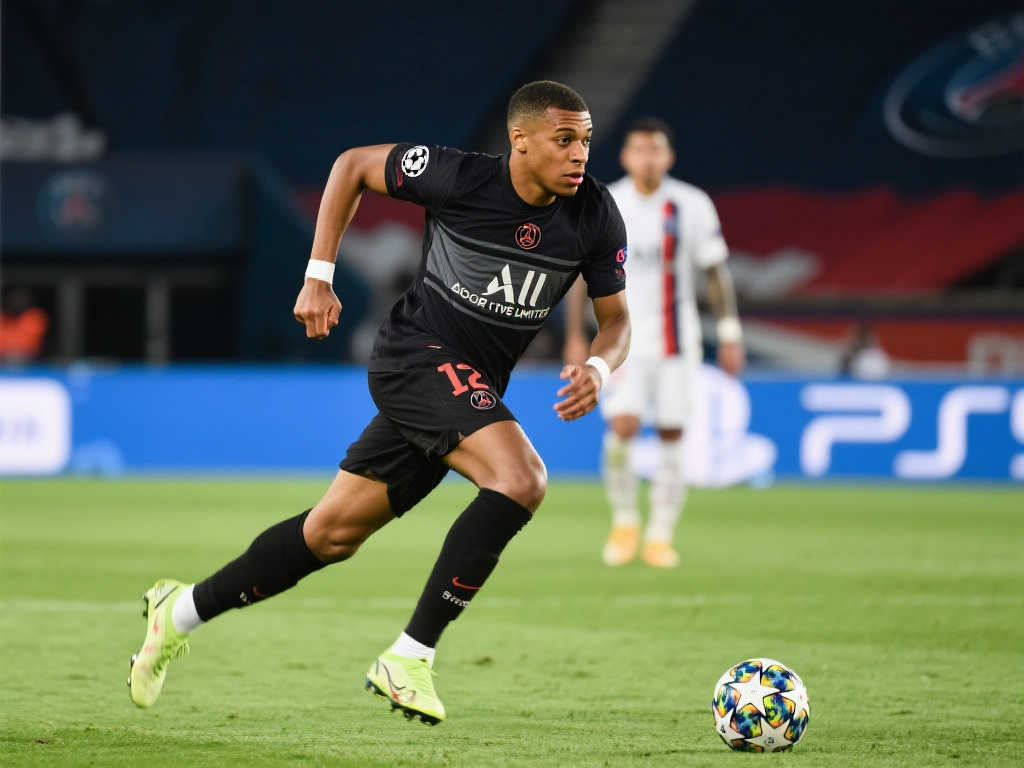 与其说她在 与其说她在